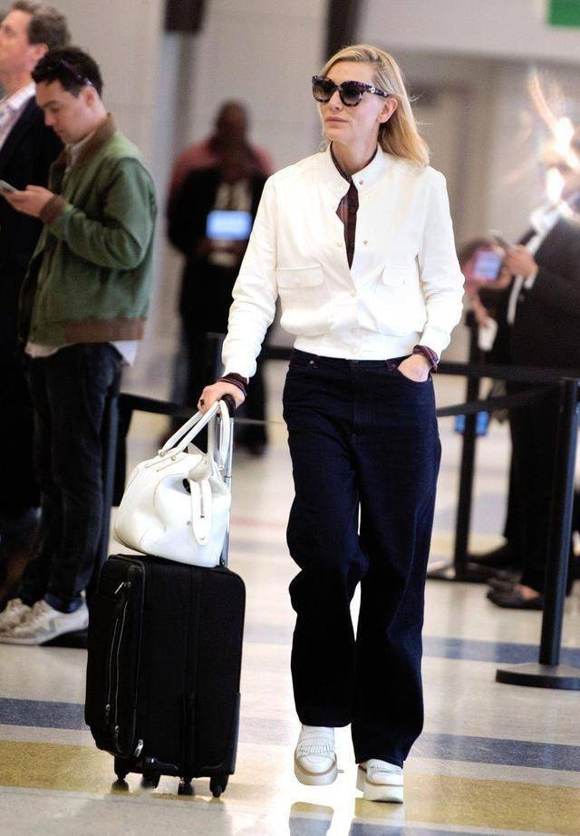 机车夹克内搭男 bd0f986069454aa188be16de20cab6ce.jpeg