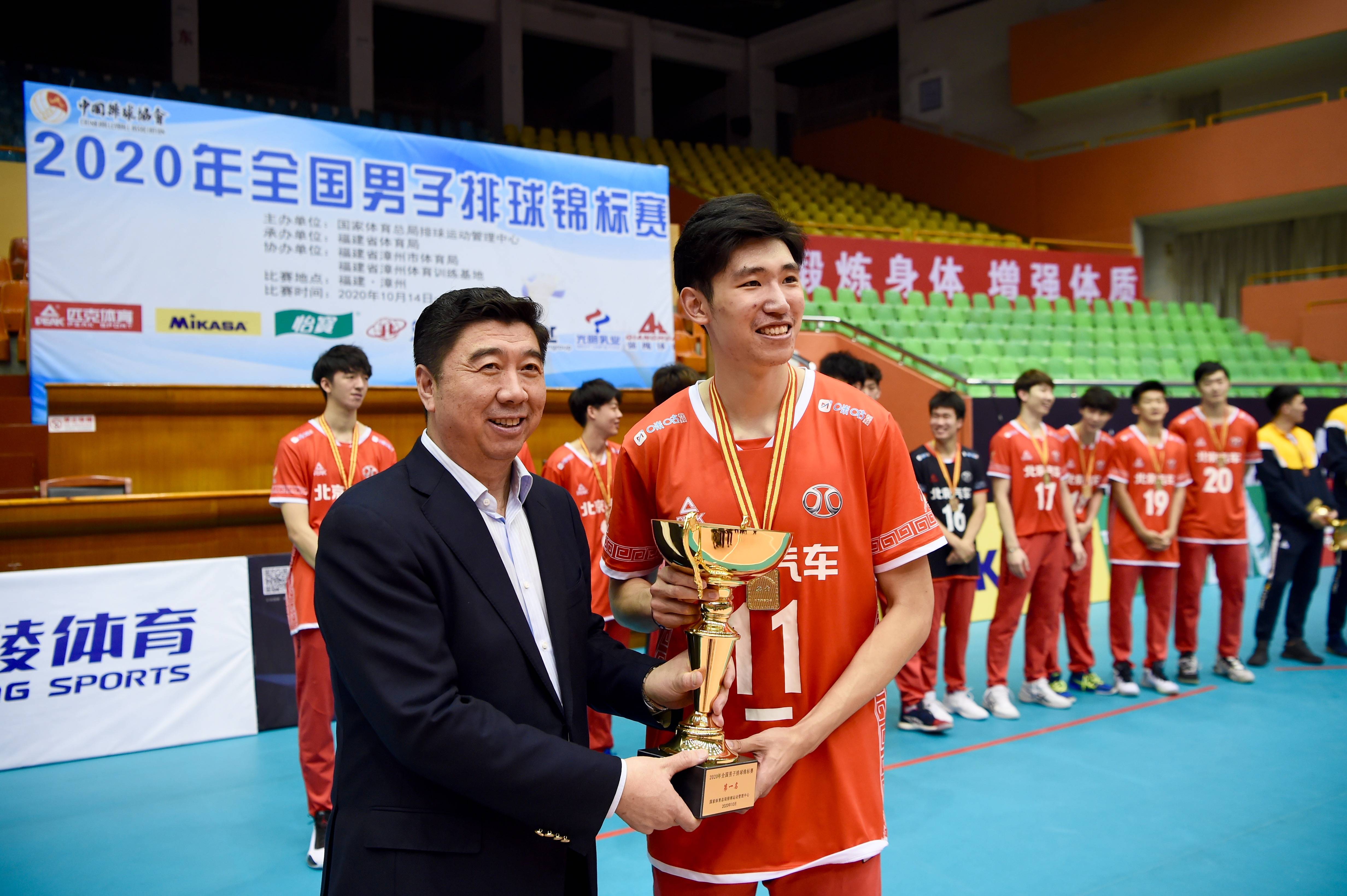 当日,在福建省漳州体育训练基地举行的2020年全国男排锦标赛决赛中