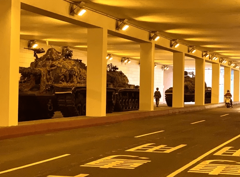 台军：“我是起重机，我是起重机”