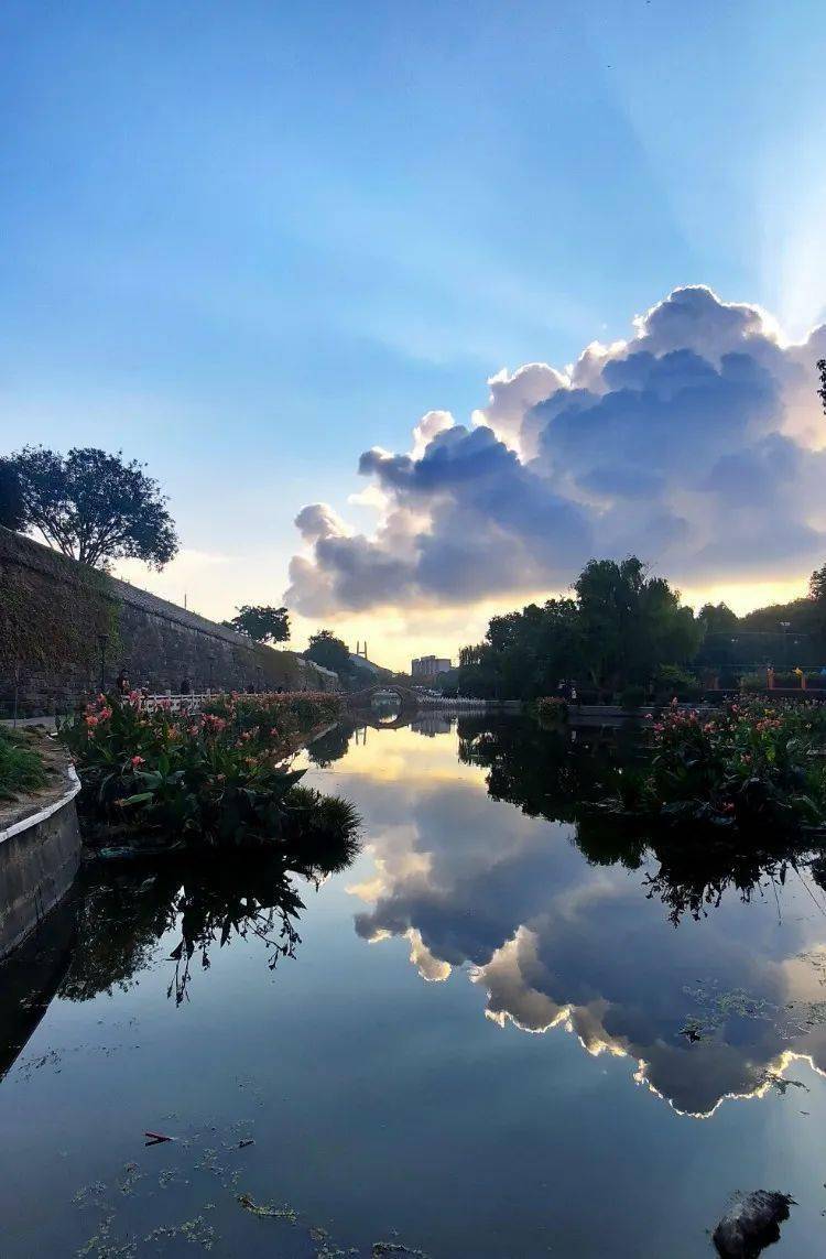 镇海老城区后海塘(近招宝山景区)来源:东方论坛 编辑:七里飘香返回