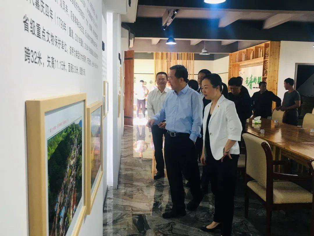 省政府秘书长黄新銮到我乡调研指导