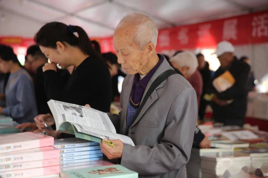 北湖区开展扫黄打非集中宣传暨书香北湖全民阅读活动