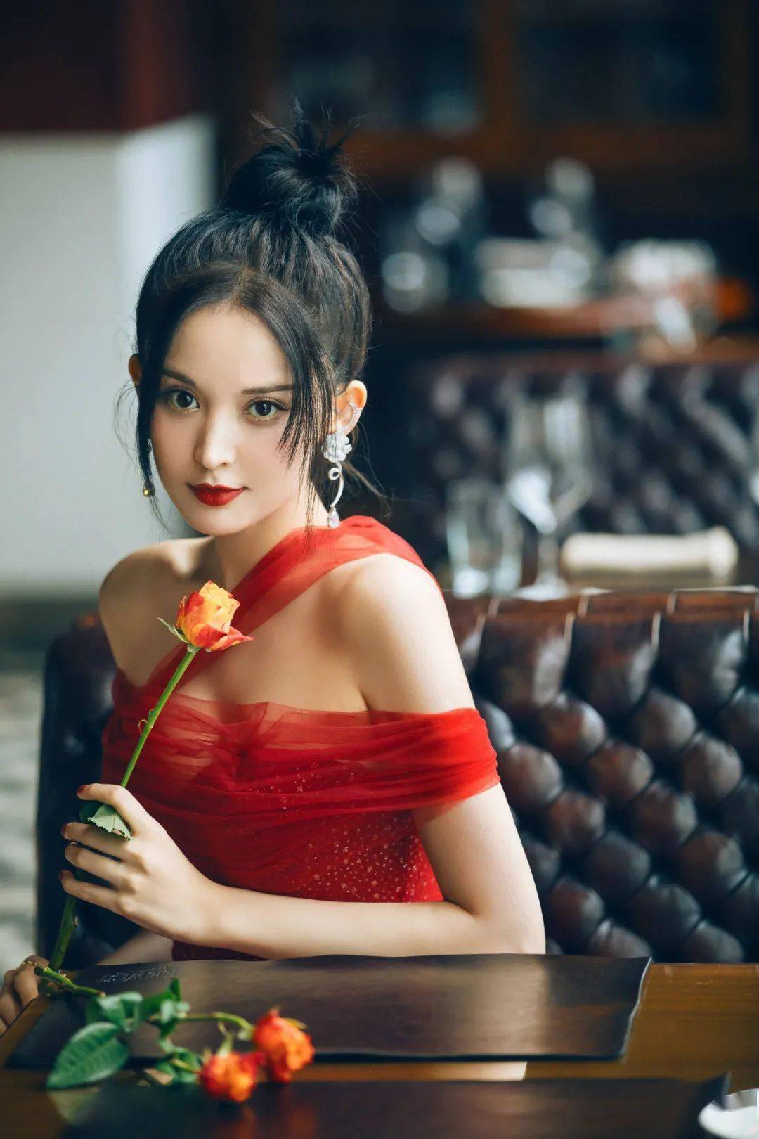 框架|谁说大框架脸就不美了？她明明好看得令人叫绝！
