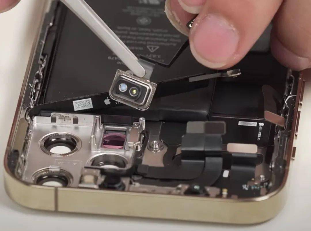 多高扔下去才会碎？iPhone 12 Pro缺点列表