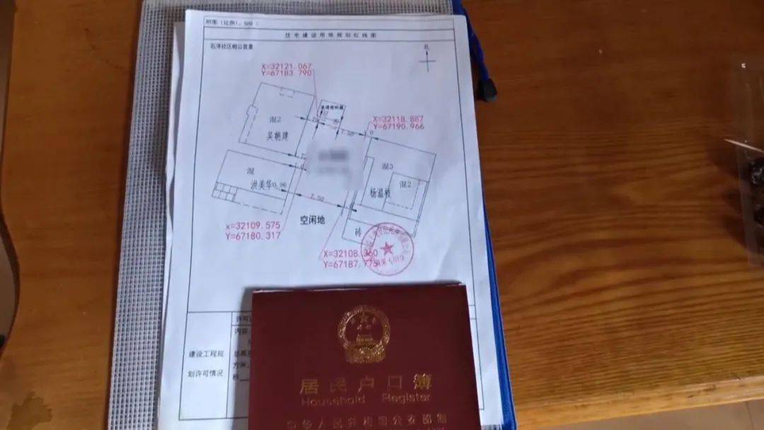 荒草都比人还高了房子还没建起材料交了一年多准建证还办不下来背后
