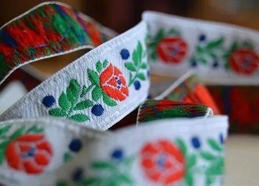 教程|丝带绣 | 奥斯汀玫瑰的绣法教程！（附:13种丝带、7种入门针法详细教程）