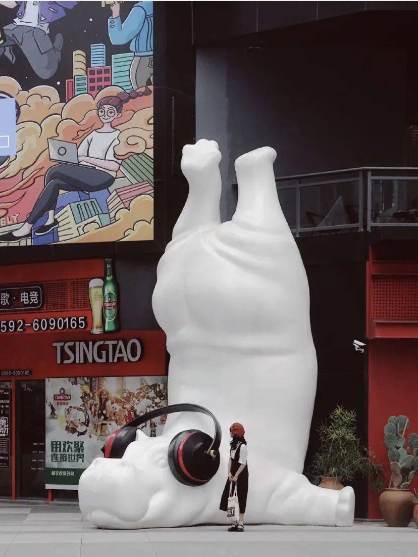 绝对青年 #yolo block! 雕塑:皮实同学 特点:可爱,较小 风格:swag!
