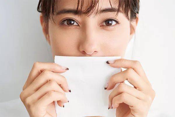 涂谁|足以让你时髦整个秋冬的棕色唇，谁涂谁好看