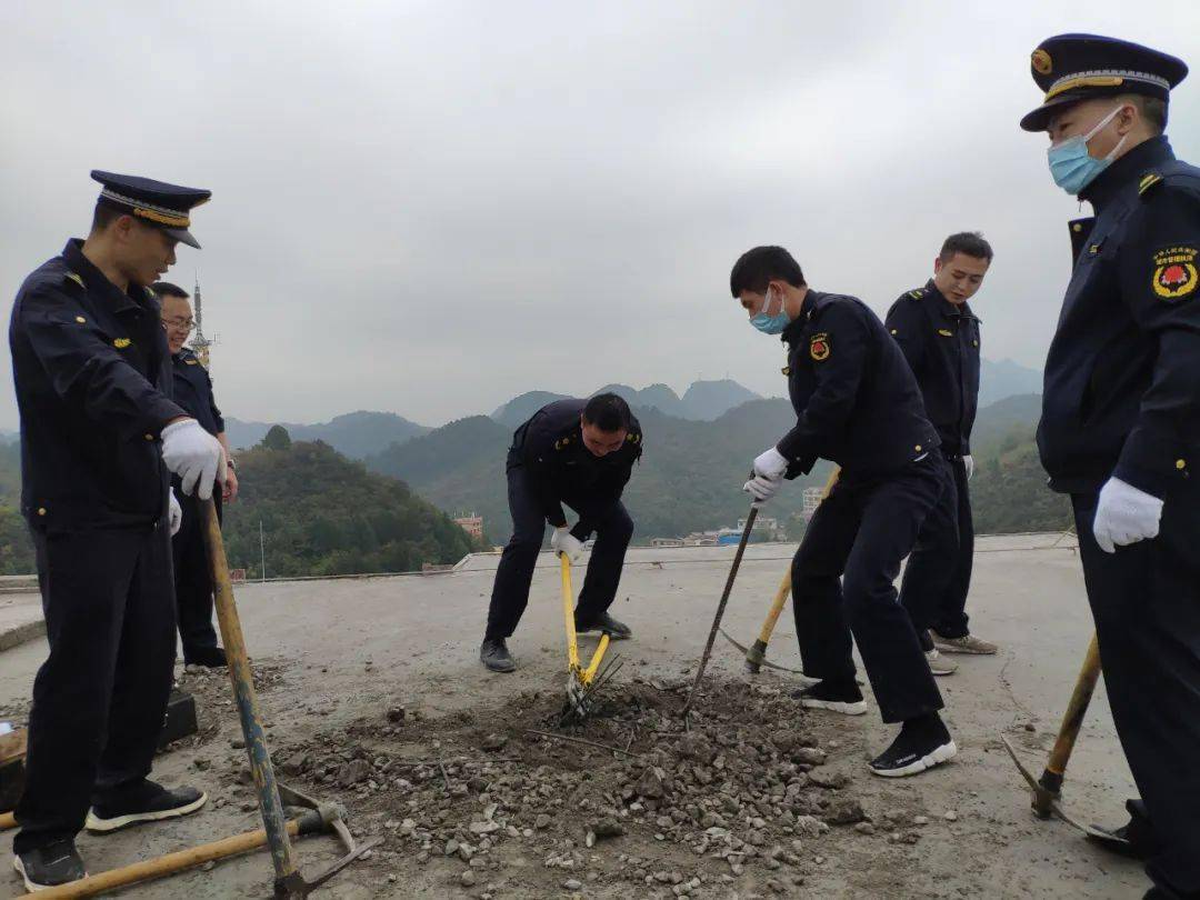 长顺县多少人口_长顺县摆所镇照片(2)