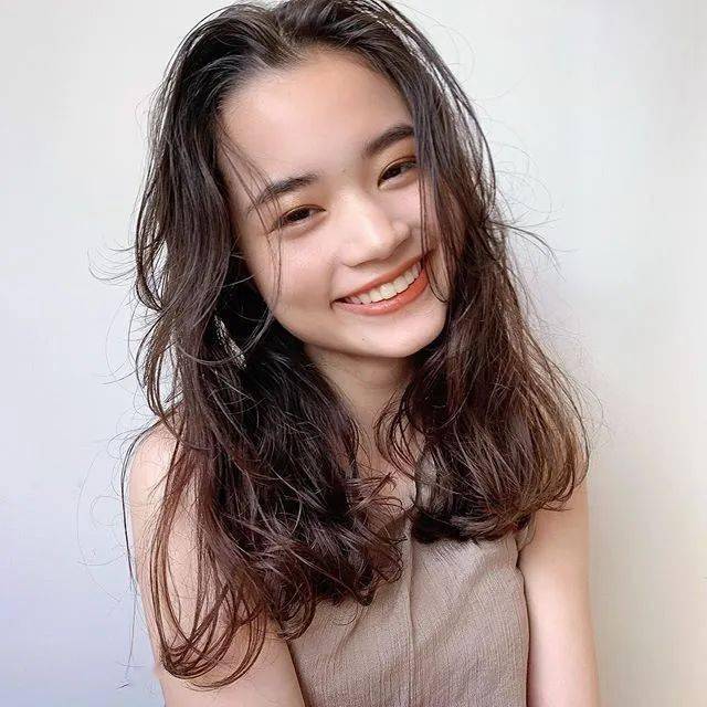 涂谁|足以让你时髦整个秋冬的棕色唇，谁涂谁好看