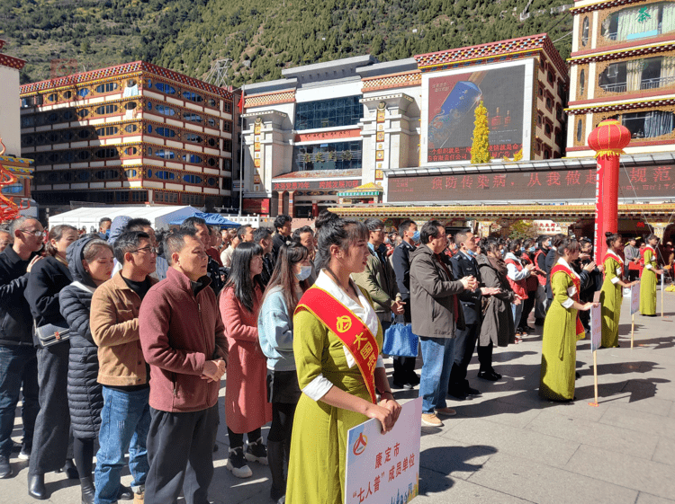 上海第七次人口普查员_人口普查员证件图片