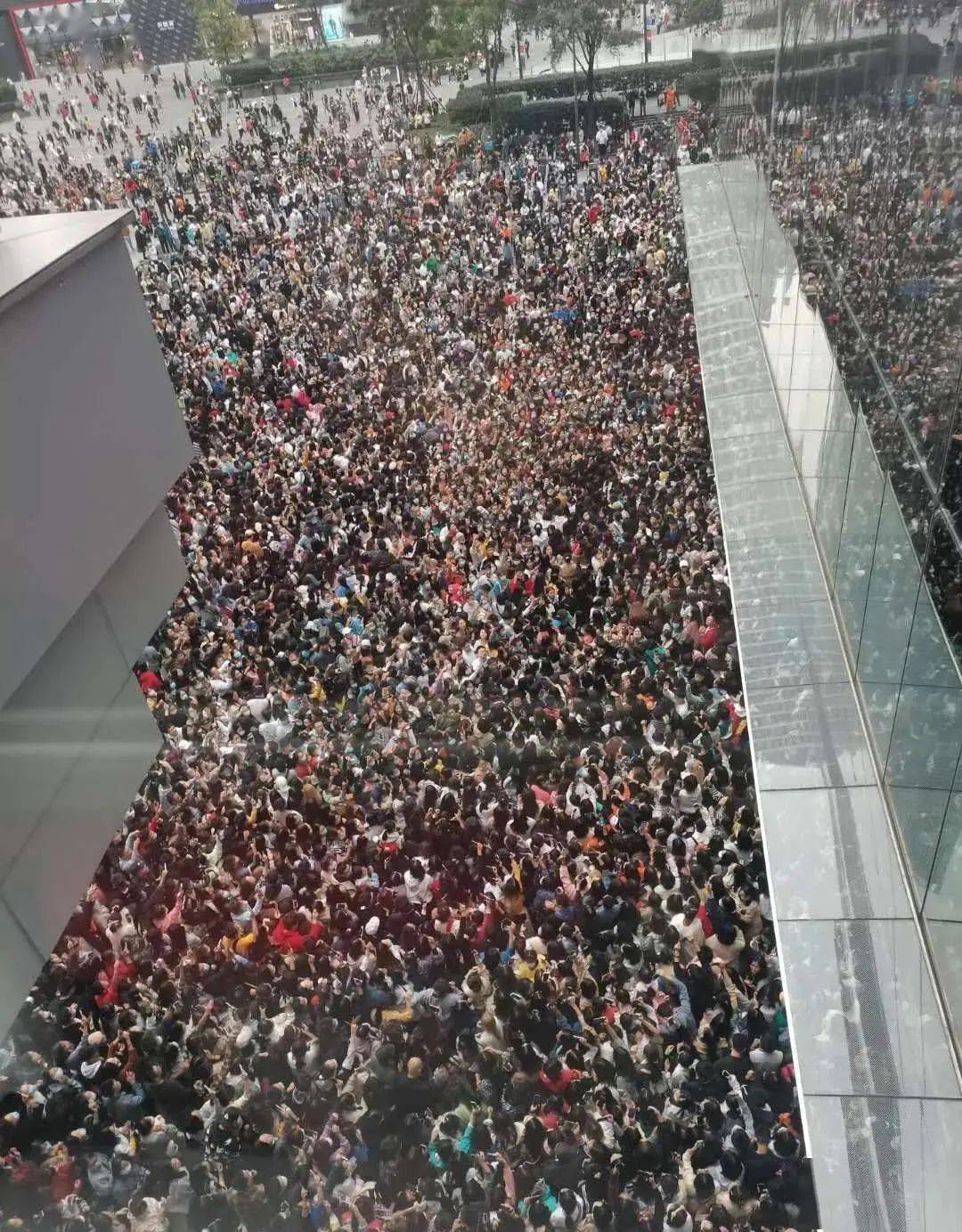 时尚|半个娱乐圈都来了！成都凭什么？