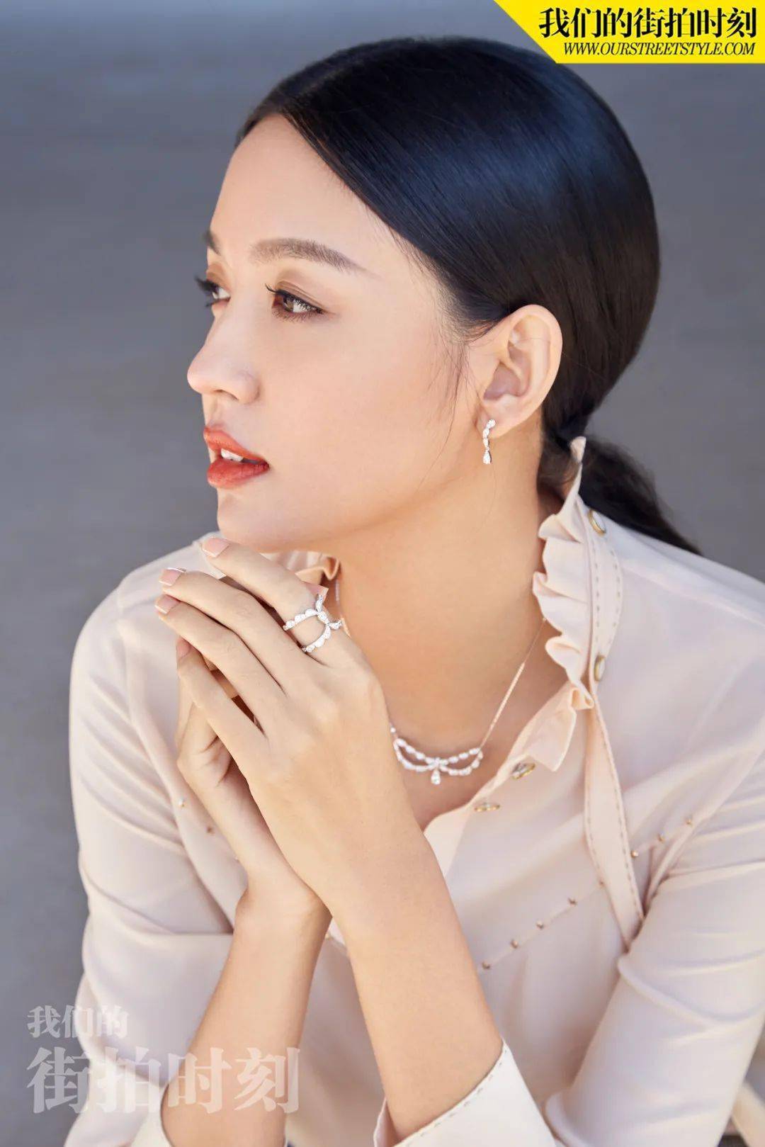 时装|胡杏儿 唐艺昕 张梓琳 TA们的穿搭满足你的秋日绮想吗？