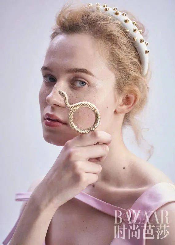 闹钟|每天三个闹钟只为多睡十分钟?四个上妆小技巧让你晚起也精致!