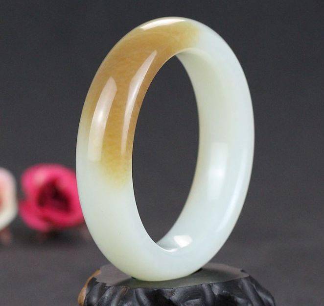 和田玉糖玉糖色如蜜，其收藏价值不亚于羊脂白玉！！_搜狐网