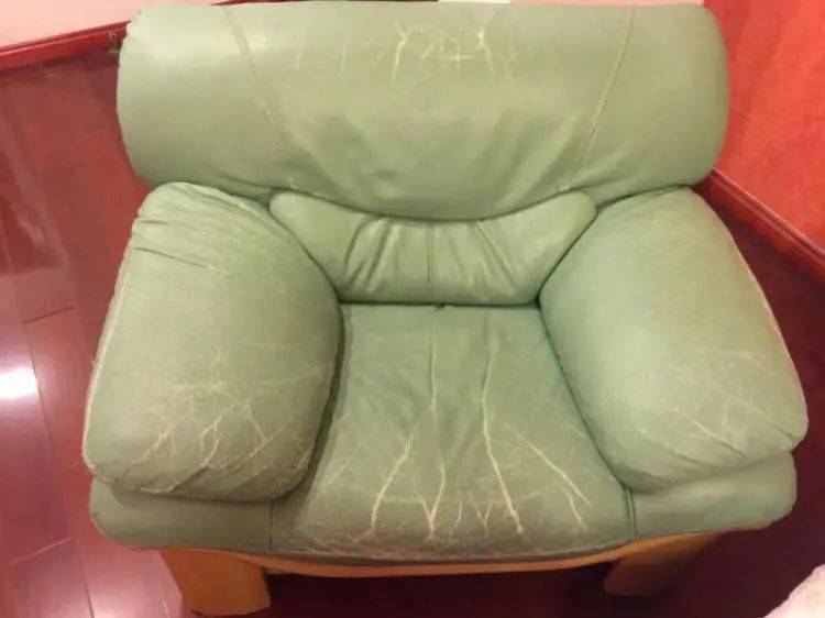 客厅千万别买这种沙发,不仅返臭还腰疼!