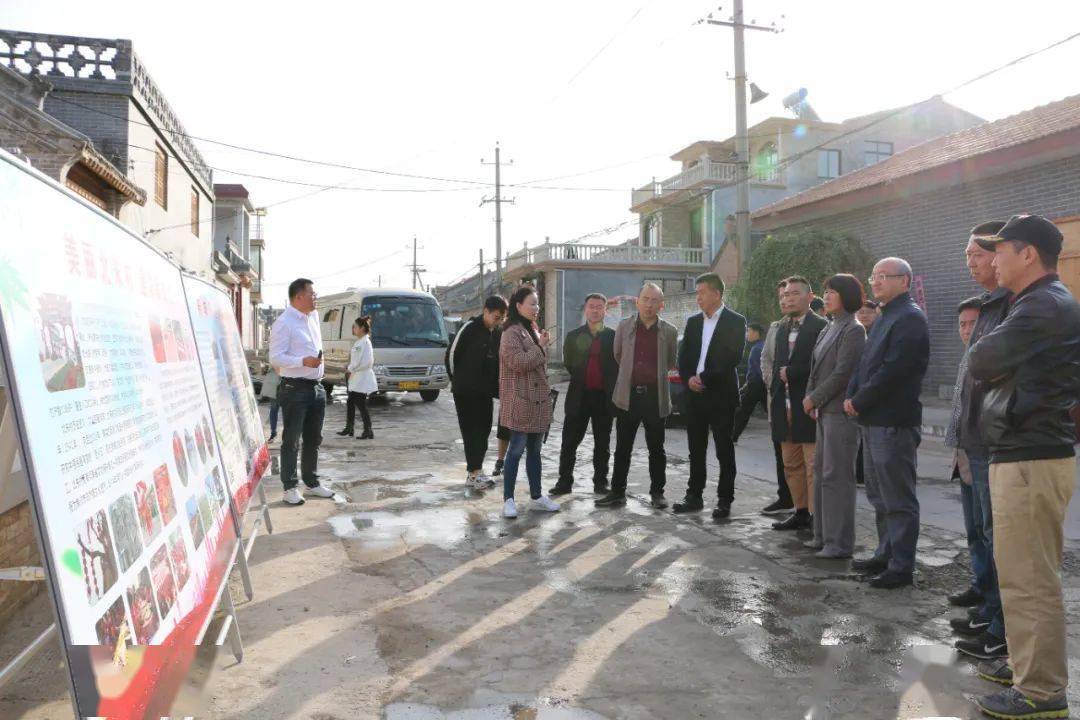 在武陟县西陶镇西滑封村村展览馆,大家倾听了该村原党支部书记王在富