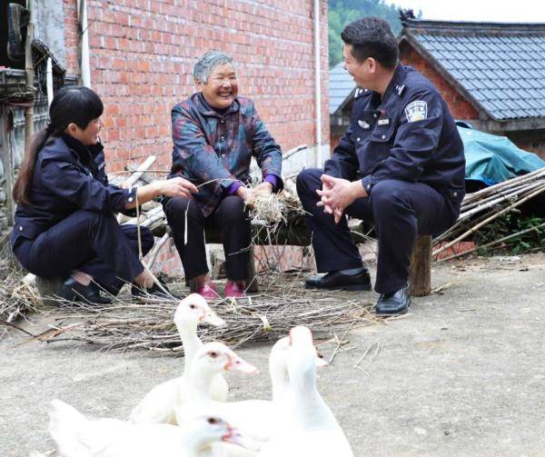 这件“顺便”小事，基层民警坚持了10年