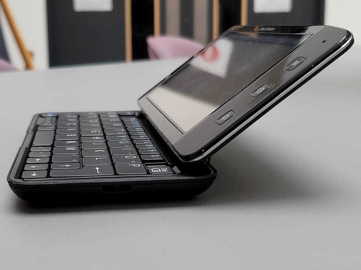索尼爱立信时代vaio手机原型机曝光侧滑全键盘设计
