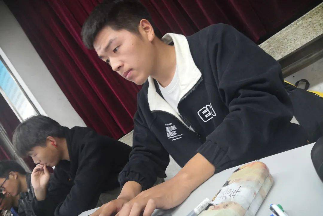 丨心理委员:王红波动检202丨安全委员:胡仰烁动药201动药201丨团支书