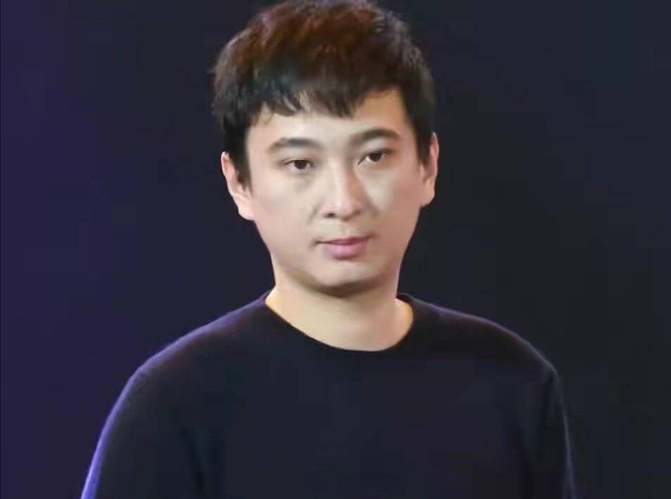 王思聪没买到vip票?与美女坐过道,还和五位美女同过万圣节