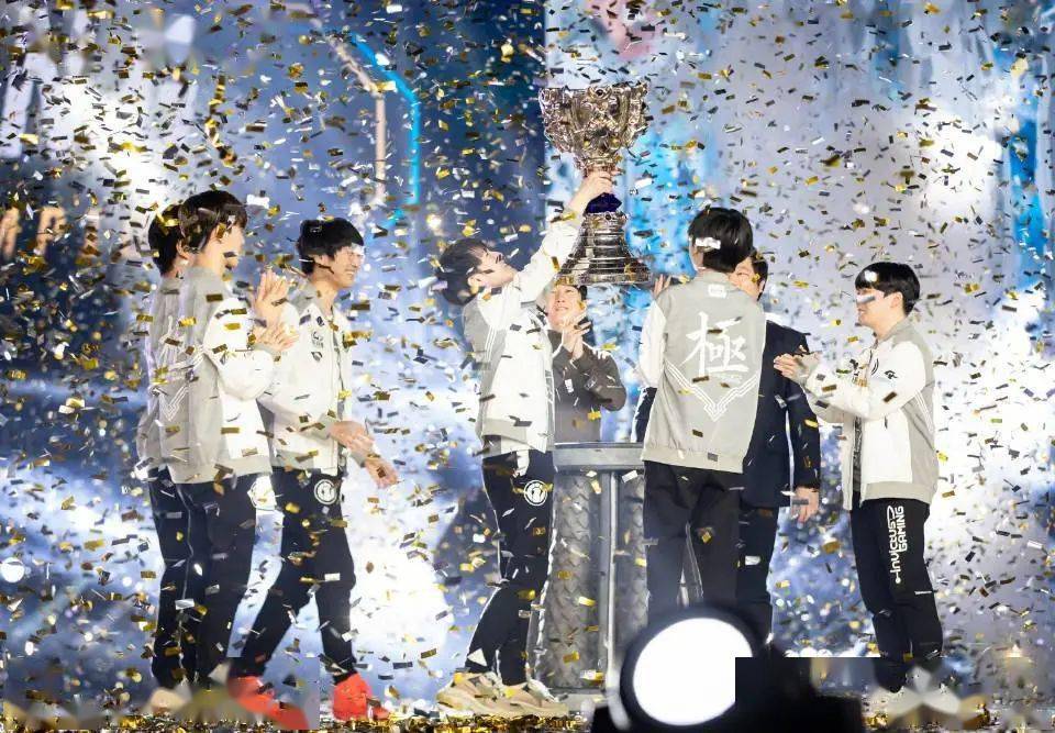 s10赛季落幕：夺冠不易，守冠更难！