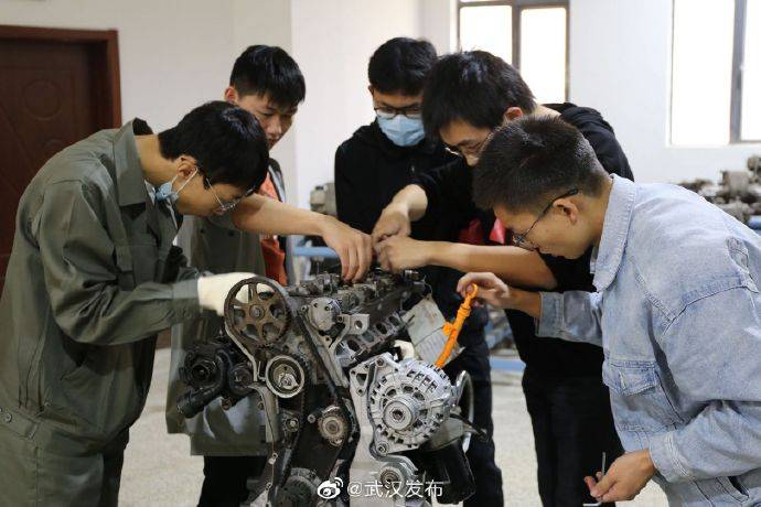 劳动|大学新生必修课：放下手机，劳动流汗