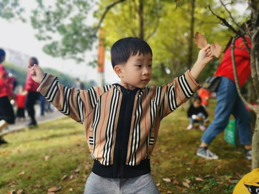 树上一个树下一个该子旁边女人猜成语(3)