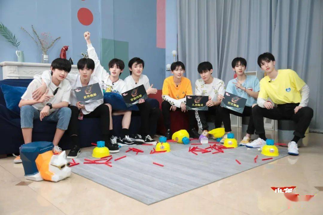 但在去年粉丝可以投票选择时代少年团不同组合方式的秋游活动中,时代