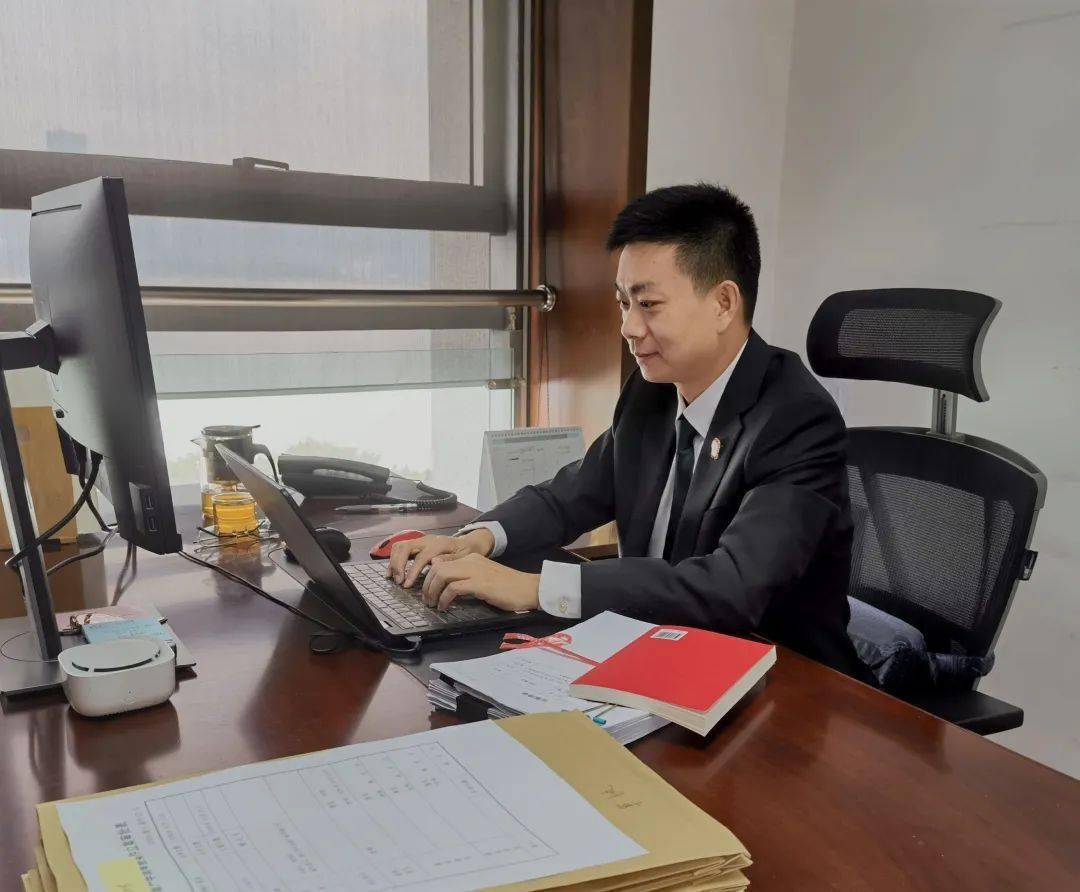 破产庭党支部 副庭长夏文杰