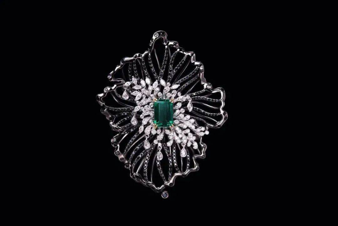 珠宝|看过了这些珠宝，我才读懂了祖母绿的“年轻范”！