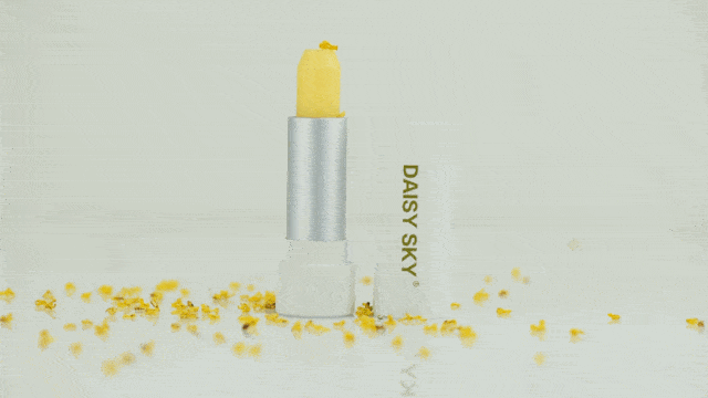 桂花|国产“唇纹熨斗”，一抹摆平唇干、起皮，润得想接吻