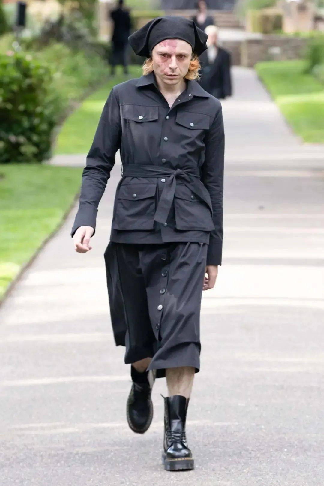 Art|来自“跨性别者”独特的穿衣方式，“我们不在乎时尚界想要什么，只想要做自己。