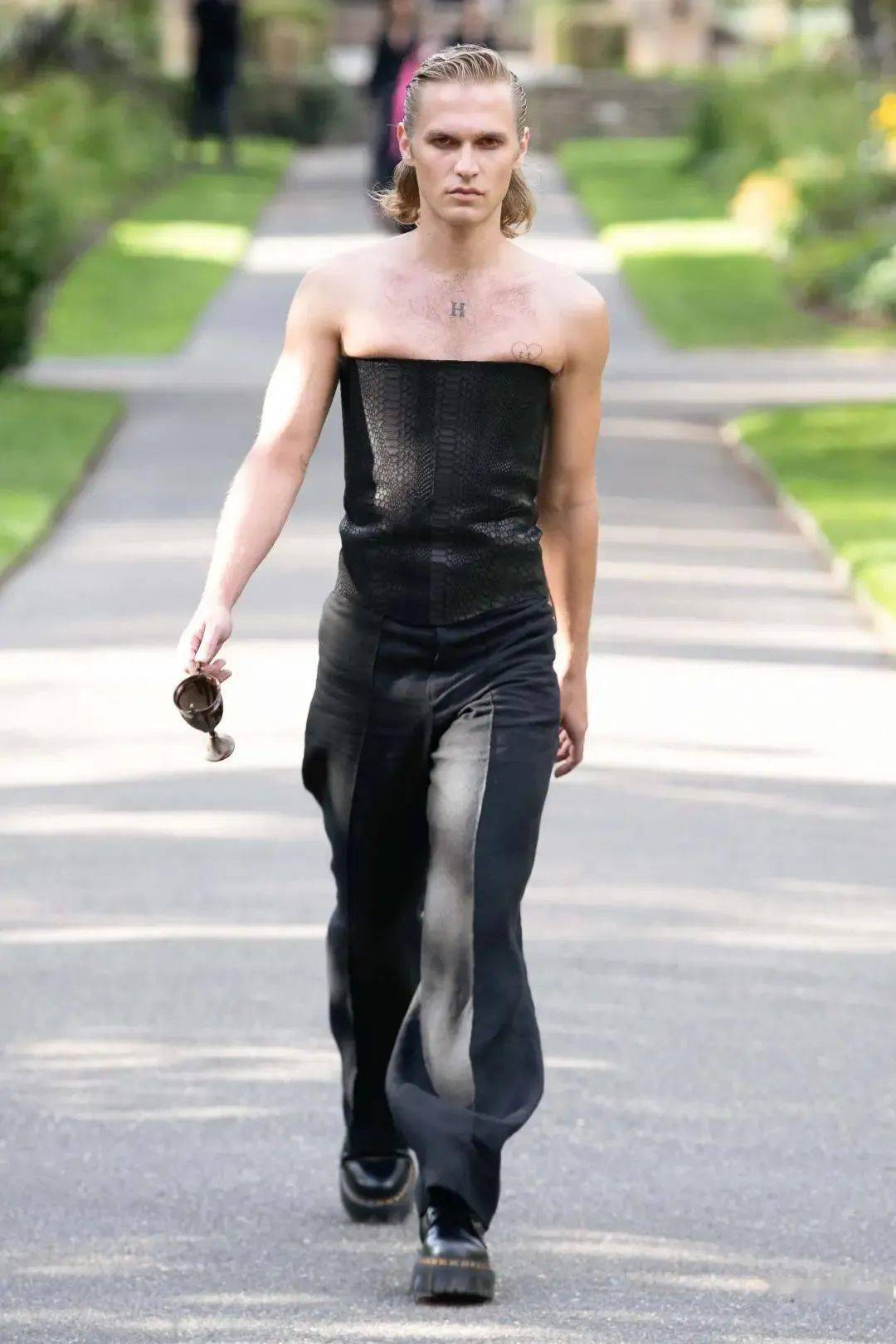 Art|来自“跨性别者”独特的穿衣方式，“我们不在乎时尚界想要什么，只想要做自己。