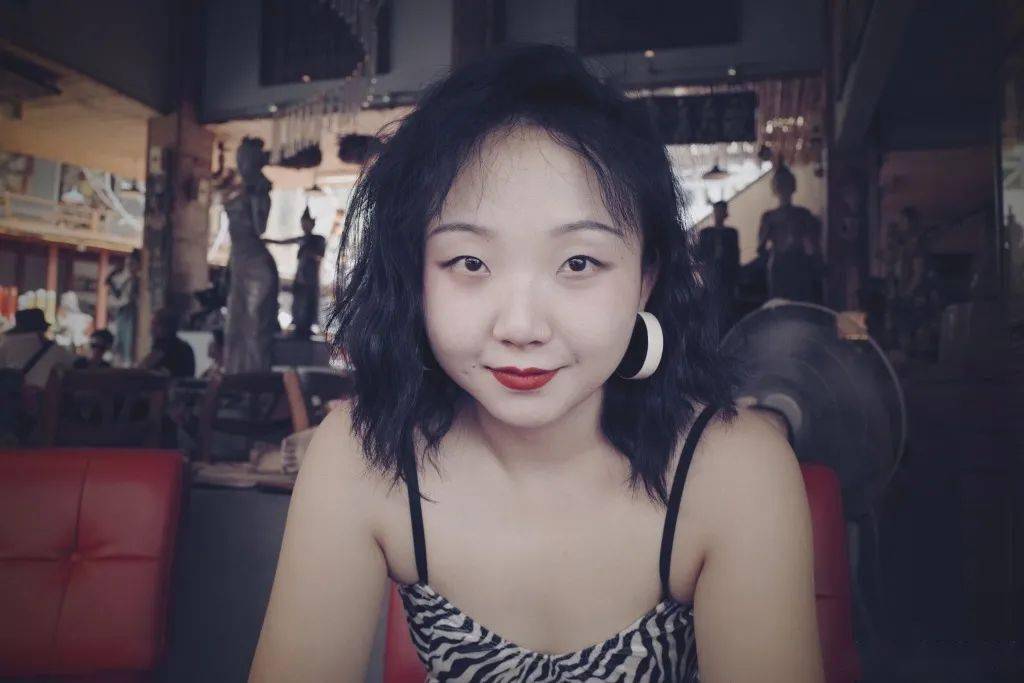 单眼皮|网红出身、被嘲又丑又胖 这次她却凭实力完美逆袭！