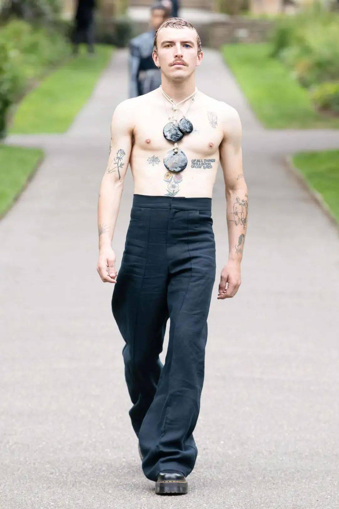 Art|来自“跨性别者”独特的穿衣方式，“我们不在乎时尚界想要什么，只想要做自己。