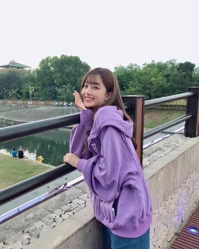 心机|拍照时学会这15个心机姿势，瞬间变美！