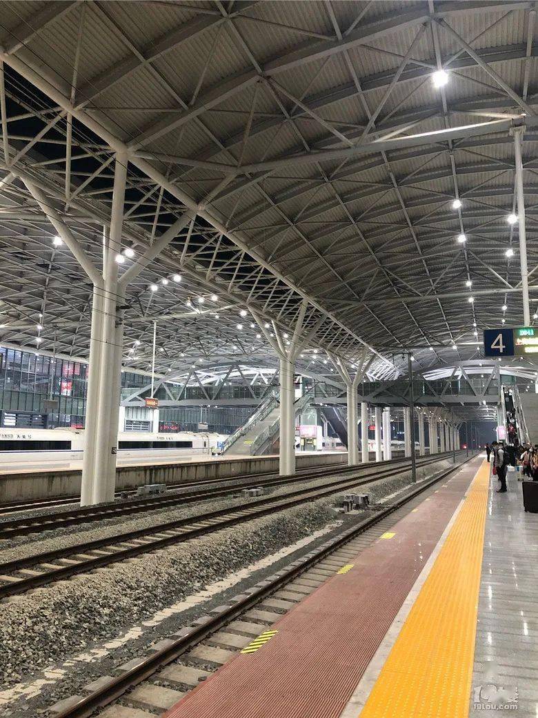 甬台温高铁线与台金普快线,同样的台州站,逼格与档次都不一样