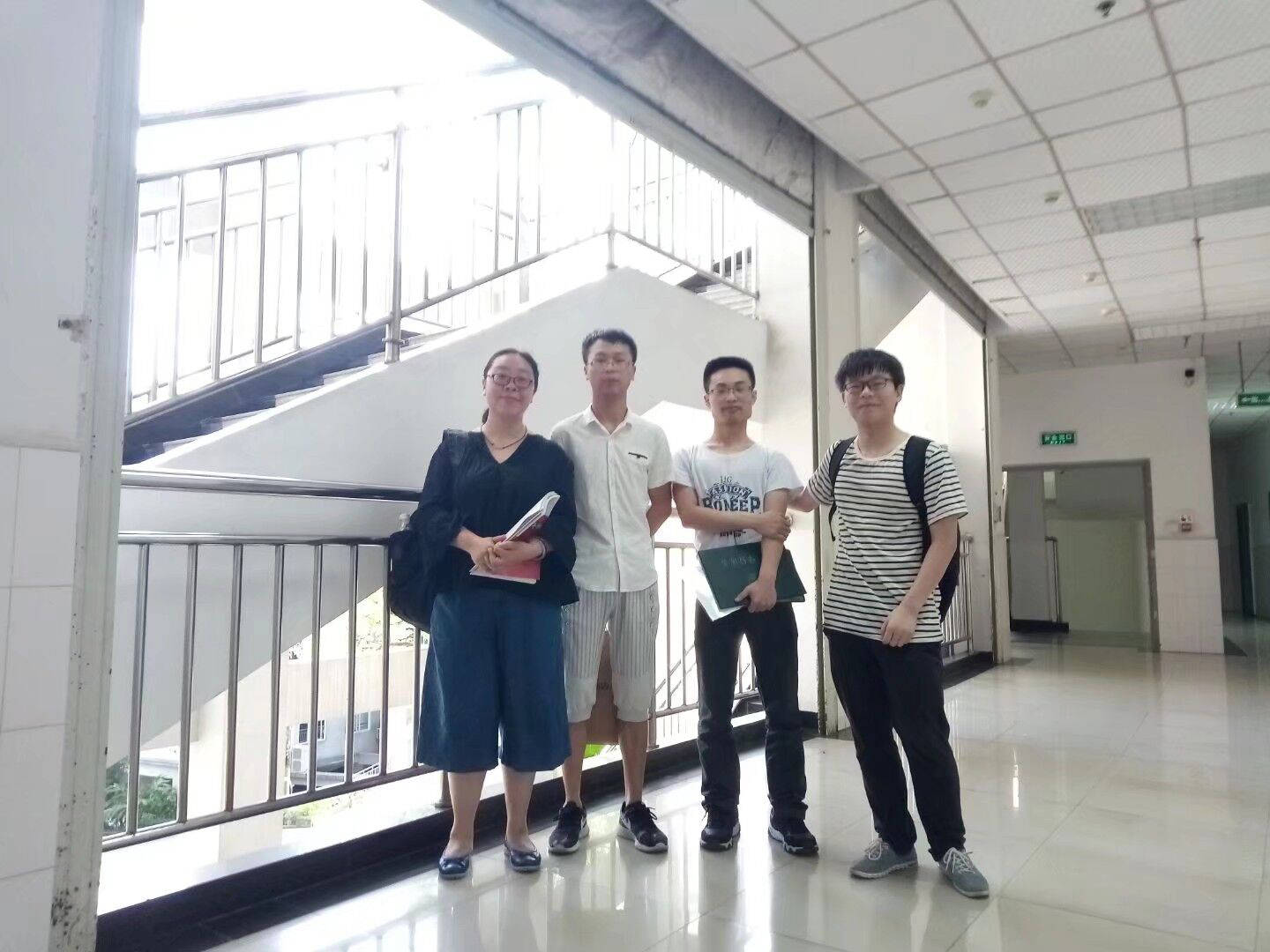 大学|求职季｜虽说当下内卷化，老师仍希望你们拥有自由多彩的人生