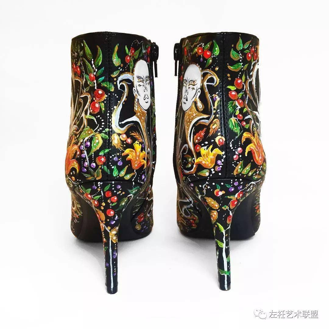 时尚|时装画上的褶皱不知怎么画？向这位时尚插画界的＂三宅一生＂学习一下！