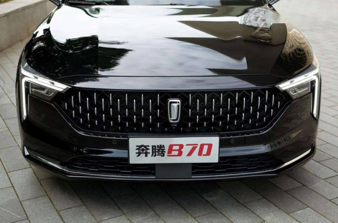 全新第三代奔腾b70首次亮相是2020年9月的北京车展,当时凭借出色的