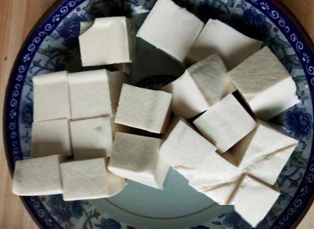 吃不完的豆腐别只知道放冰箱,学会1招,放半个月都不酸不坏