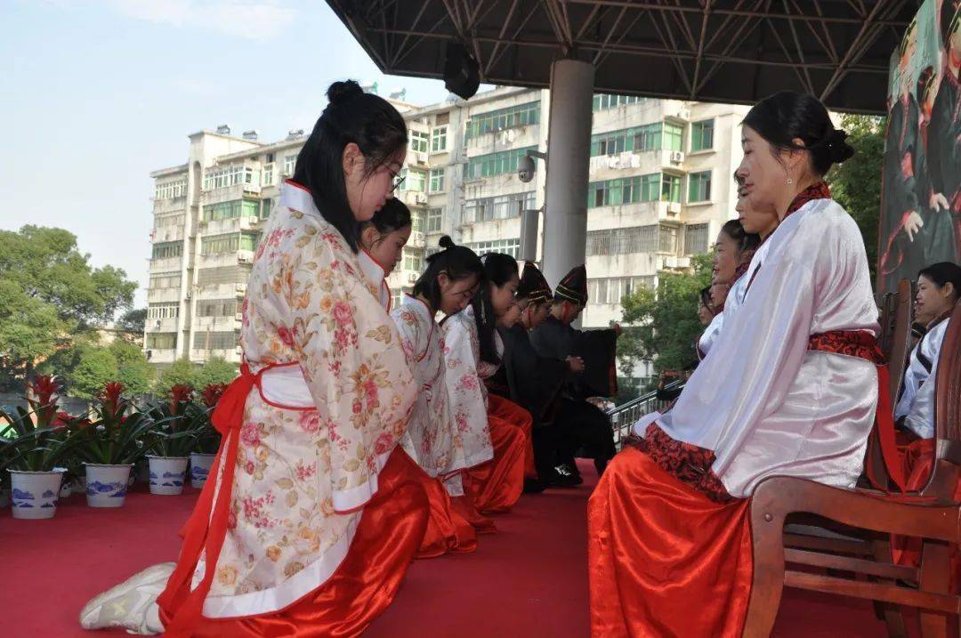 向家长老师行古代成人之礼