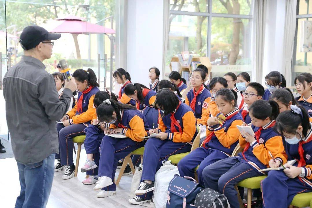 文学滋养成长,阅读温暖人生 ——启良中学"作家进校园