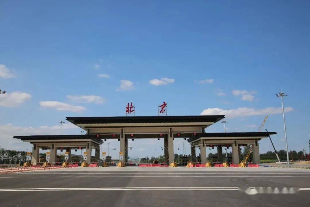 二,工作地点: 北京大兴国际机场高速公路沿线各站点 合同期内,按照