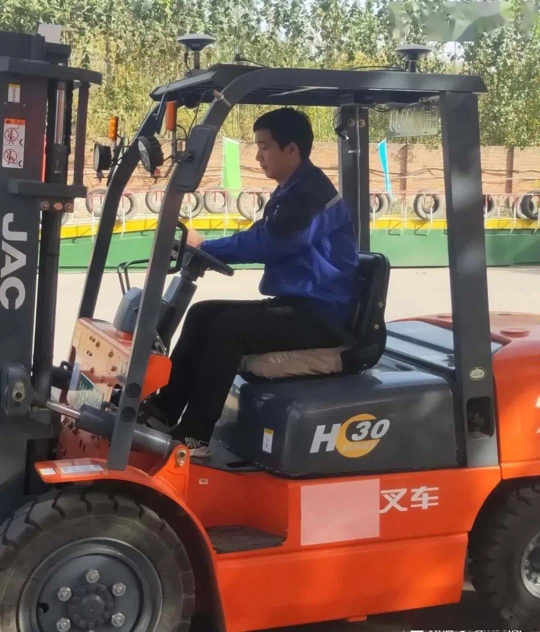 我县参赛选手在山东省特种设备起重装卸机械操作工叉车司机职业技能