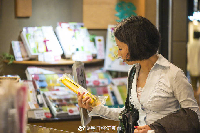 化妆品|海南免税店4个月销售额超120亿元，同比增长214.1% 化妆品贡献一半