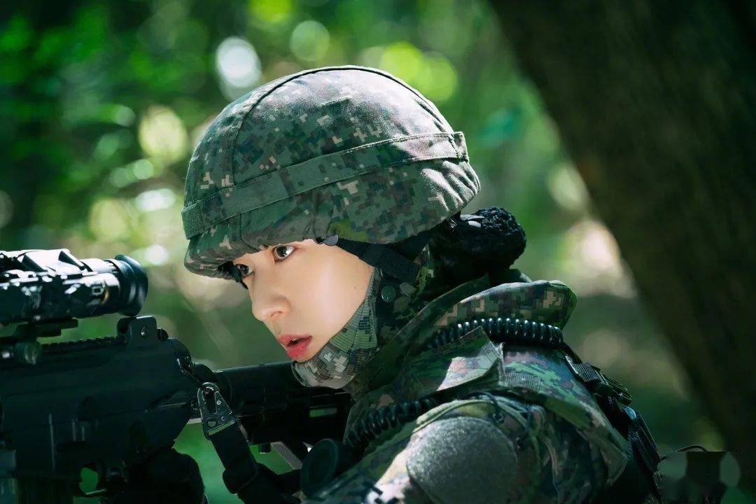 女军官|郑秀晶新剧变身精英女军官，“冰美人”这次A爆了！