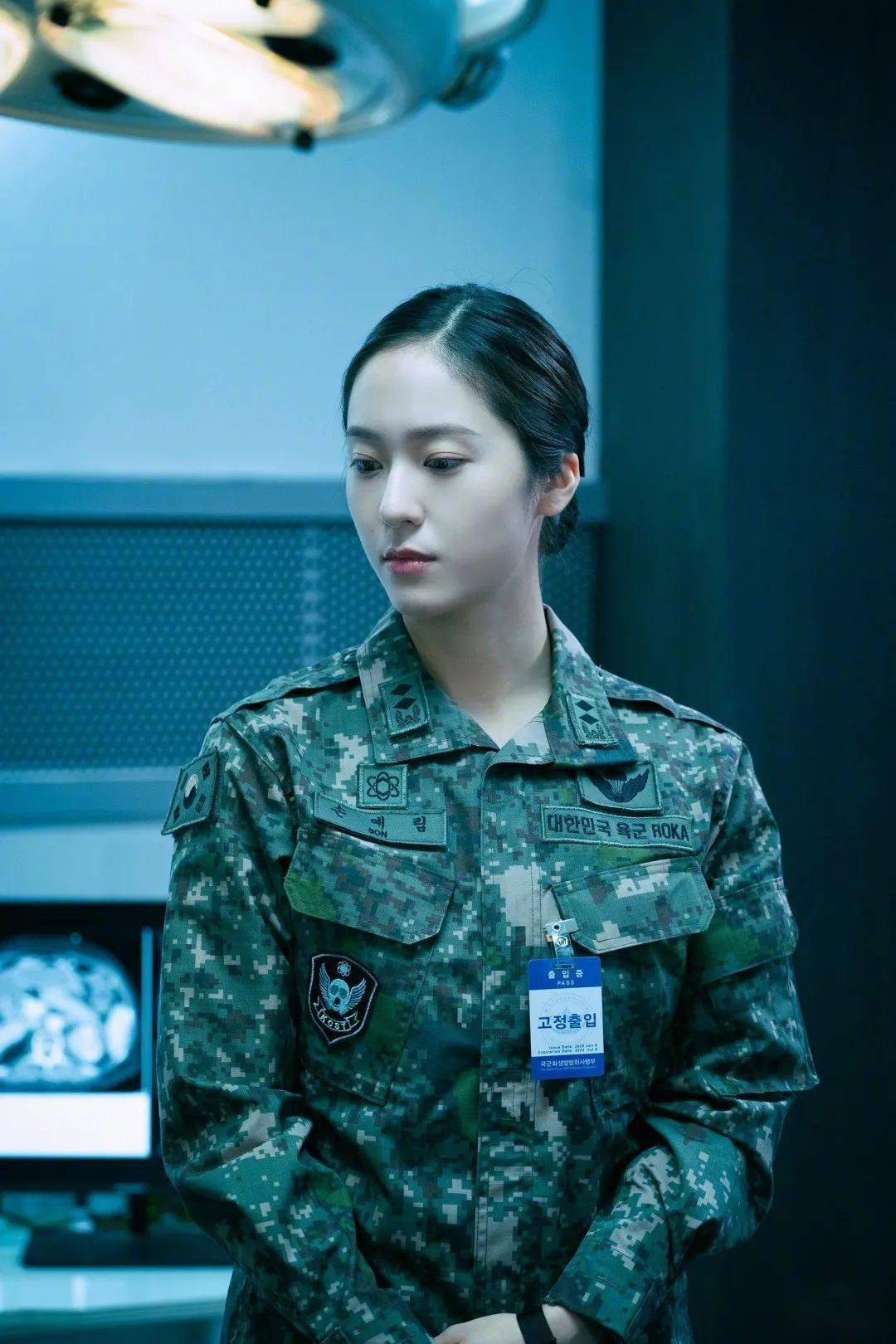 女军官|郑秀晶新剧变身精英女军官，“冰美人”这次A爆了！