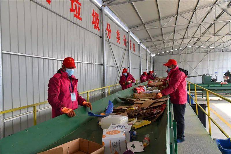 全市首家大型综合性生活垃圾分类分拣中心揭牌运营